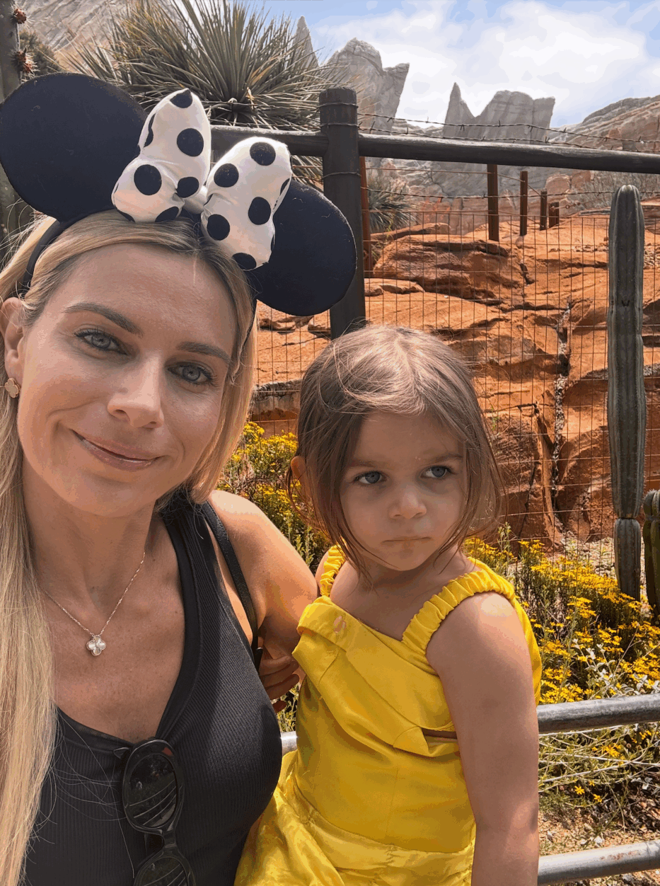 JoAnna at disneyland with daughter